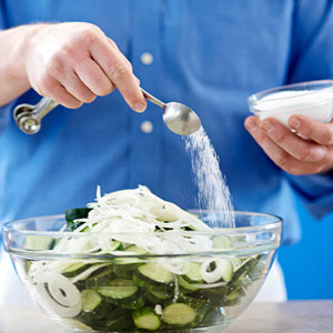 آیا نمک باعث چاقی میشود