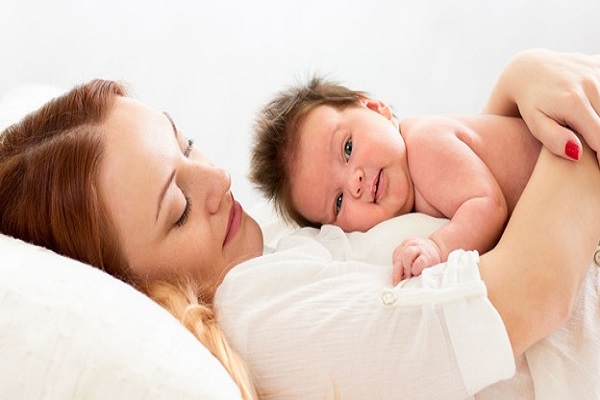 چرا نوزاد فقط در خواب شیر میخوره