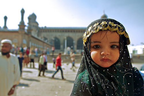 دختر کوچولوی با حجاب