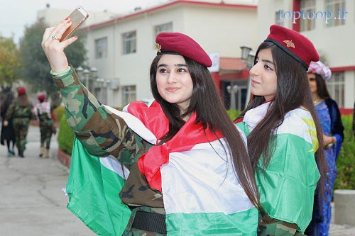 toptoop.ir عکس پرچم کردستان در دستان دختران و زنان زیبا
