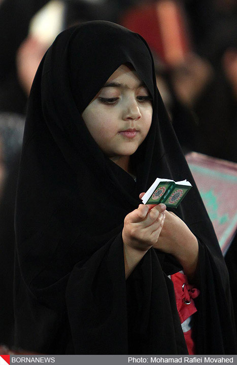 دختربچه با حجاب ایرانی