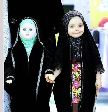 دختر بچه با حجاب ایرانی