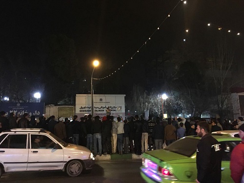 toptoop.ir عکس از مردم در مقابل بیمارستان بعد از مرگ رفسنجانی