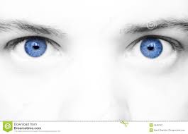 عکس پسر با چشمان آبی
