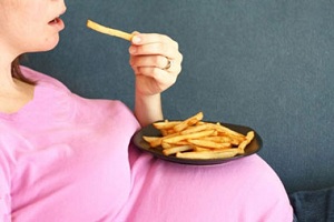  مادران باردار چه قدر غذا بخورند؟ 